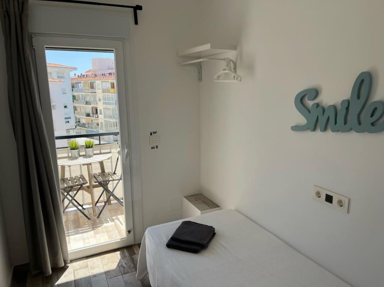 Apartamento 3 Hab Con Parking Junto A La Playa Nerja Bagian luar foto